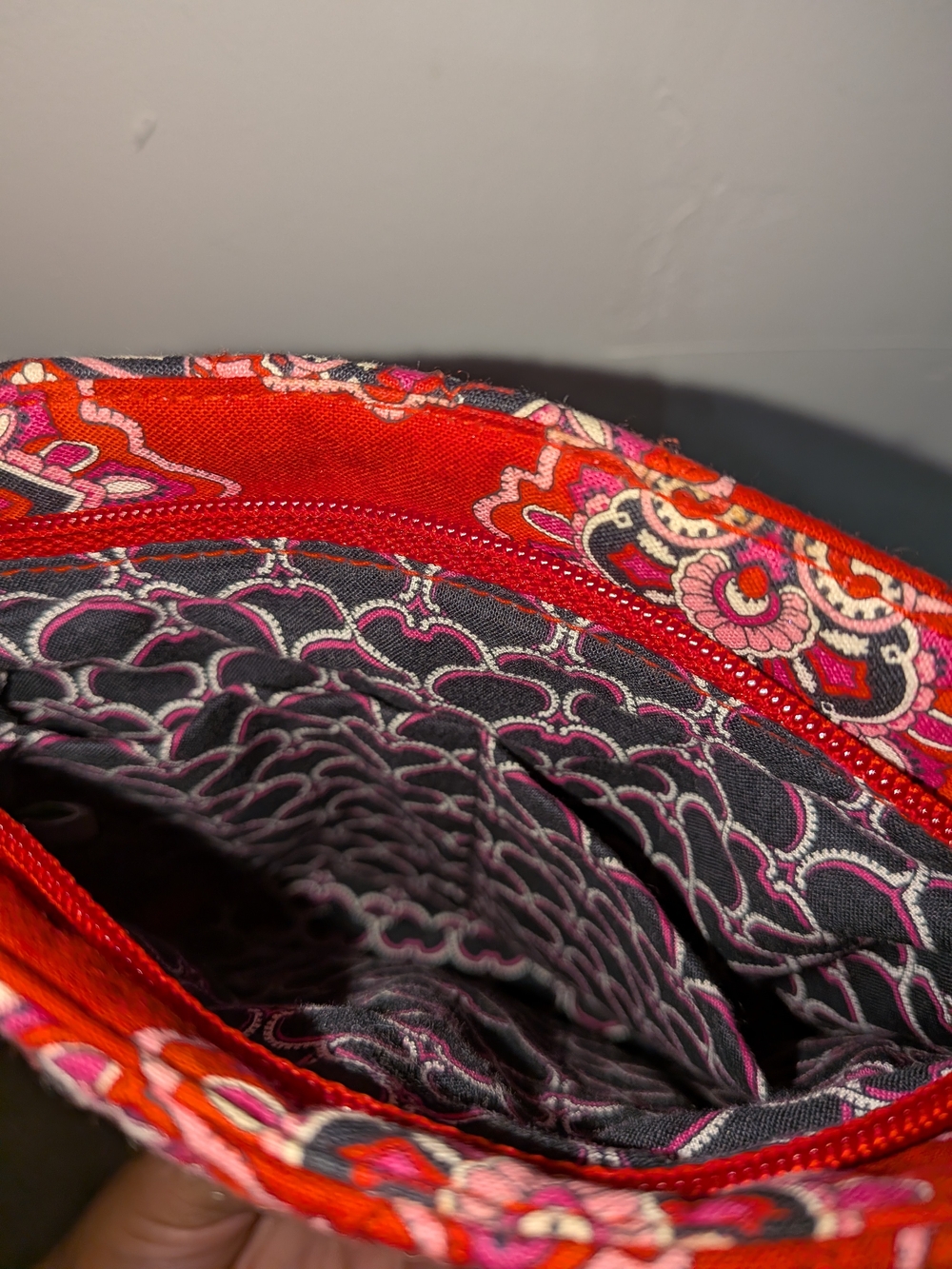 Vera Bradley "Hannah" Frankley Scarlet Floral Handbag - Picture 6 of 8